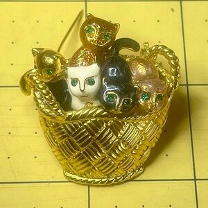 Vintage Green eyed kittens brooch